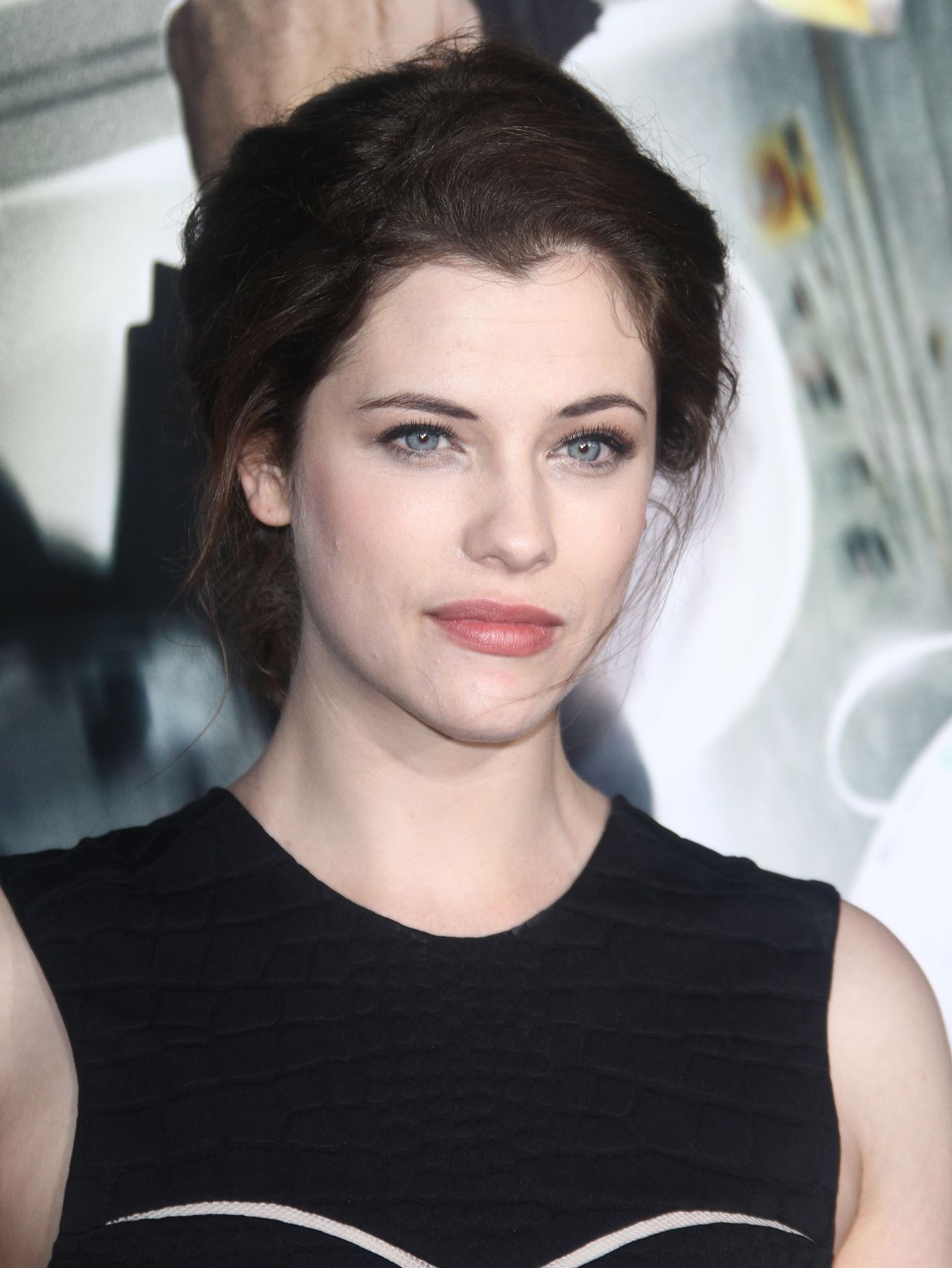 Jessica De Gouw on Red Carpet - 'Non-Stop' Premiere in Los Angeles