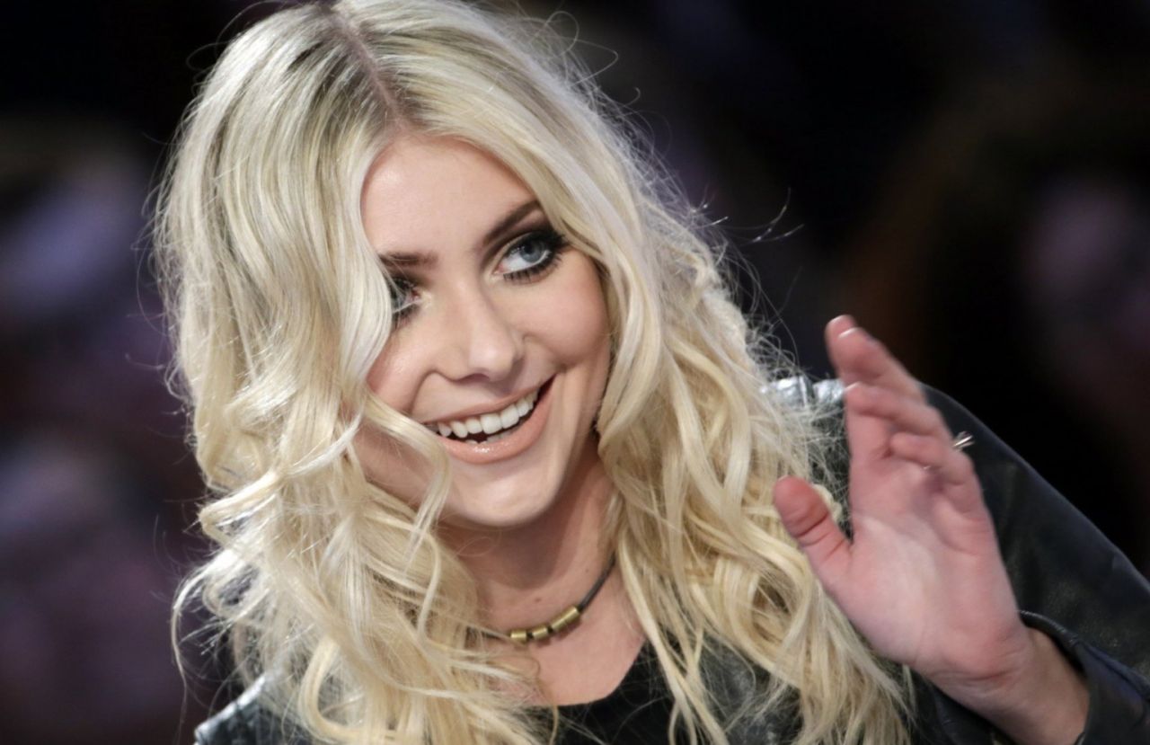 Taylor Momsen in Paris - Le Grand Journal Show - March 2014