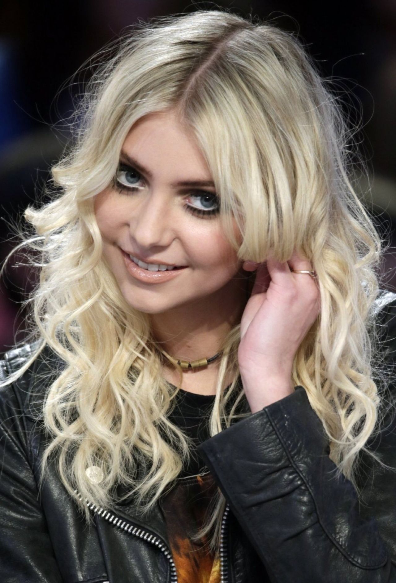 Taylor Momsen in Paris - Le Grand Journal Show - March 2014