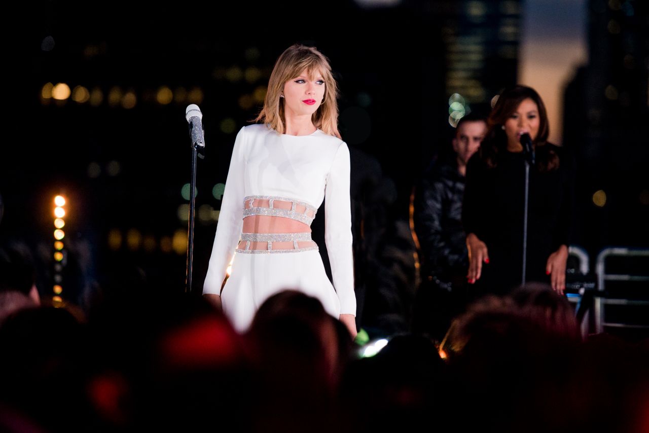 Taylor Swift 1989 Secret Session Rooftop Party With Iheartradio In