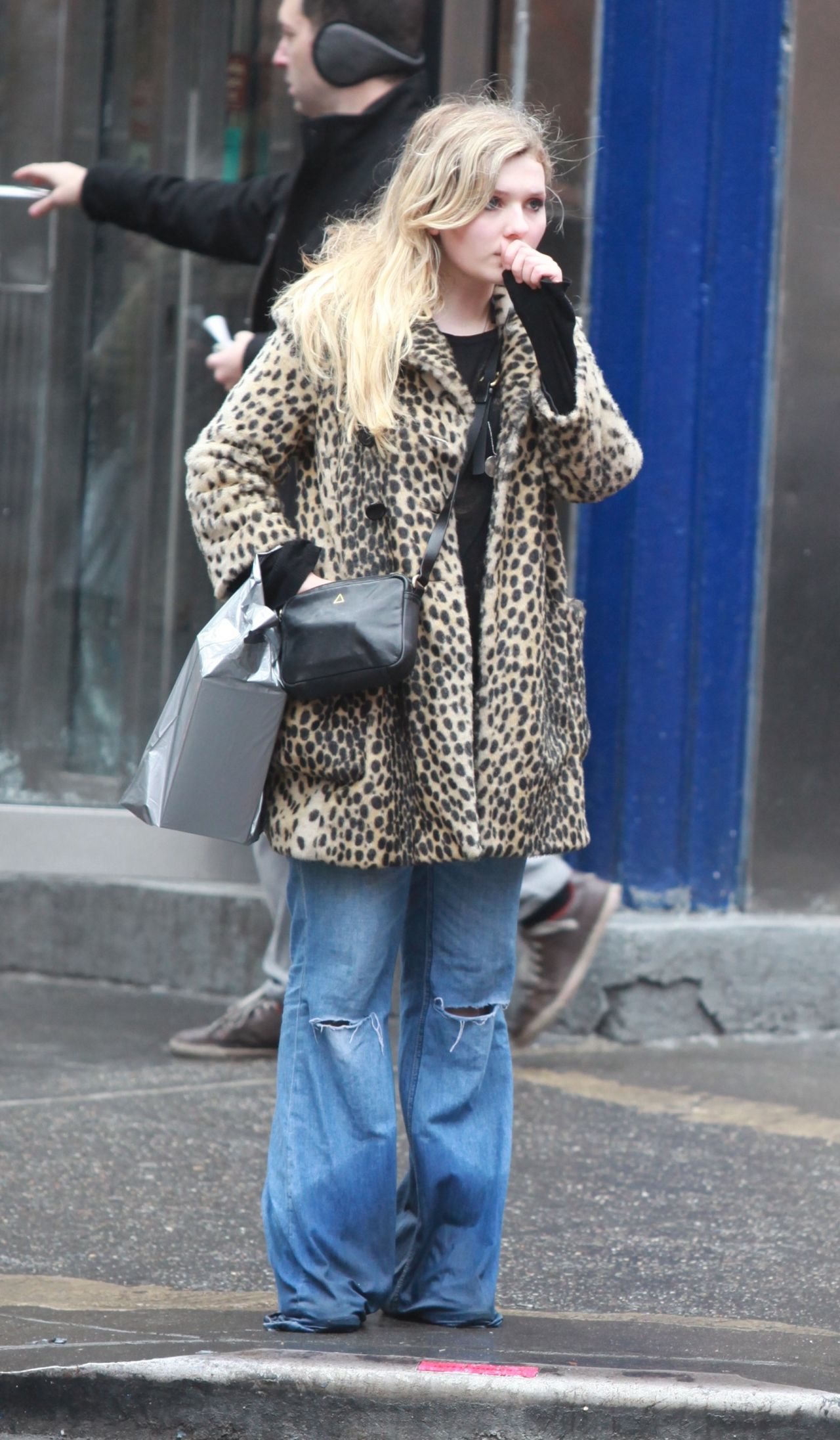 Abigail Breslin Streetstyle - Out In New York City - December 2014