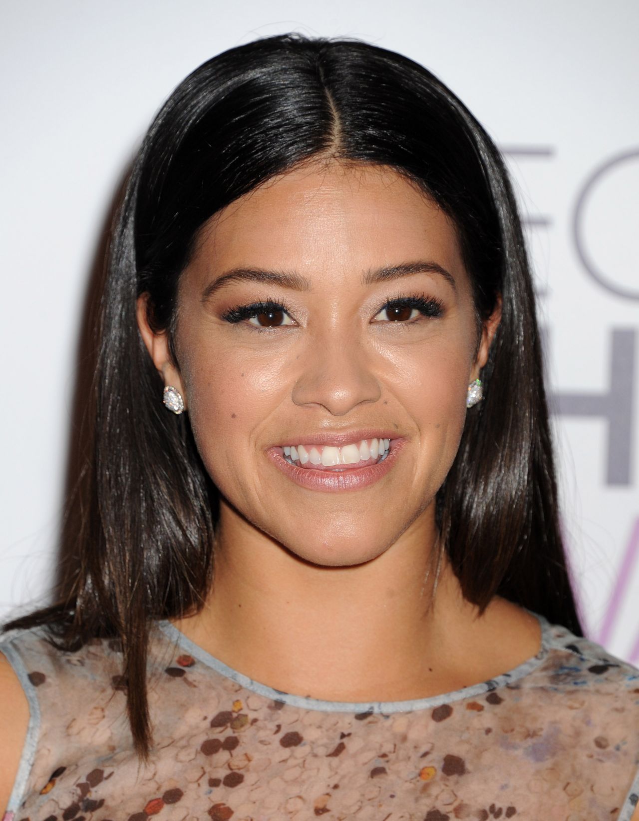 Gina Rodriguez – 2015 People&#39;s Choice Awards in Los Angeles - gina-rodriguez-2015-people-s-choice-awards-in-los-angeles_4