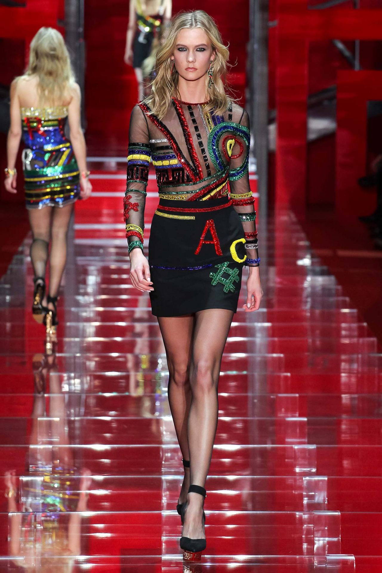 Karlie Kloss - Versace Fashion Show Runaway - Milan Fashion Week Autumn/Winter 2015
