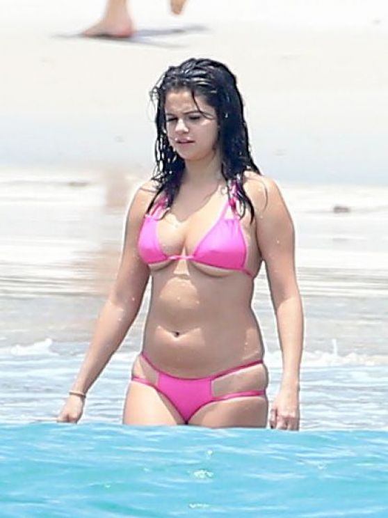 Selena Gomez In A Bikini Pictures 102