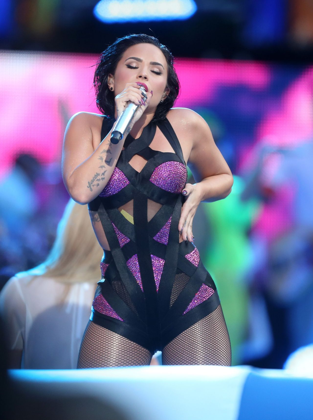 Demi Lovato Performs At 2015 Mtv Video Music Awards