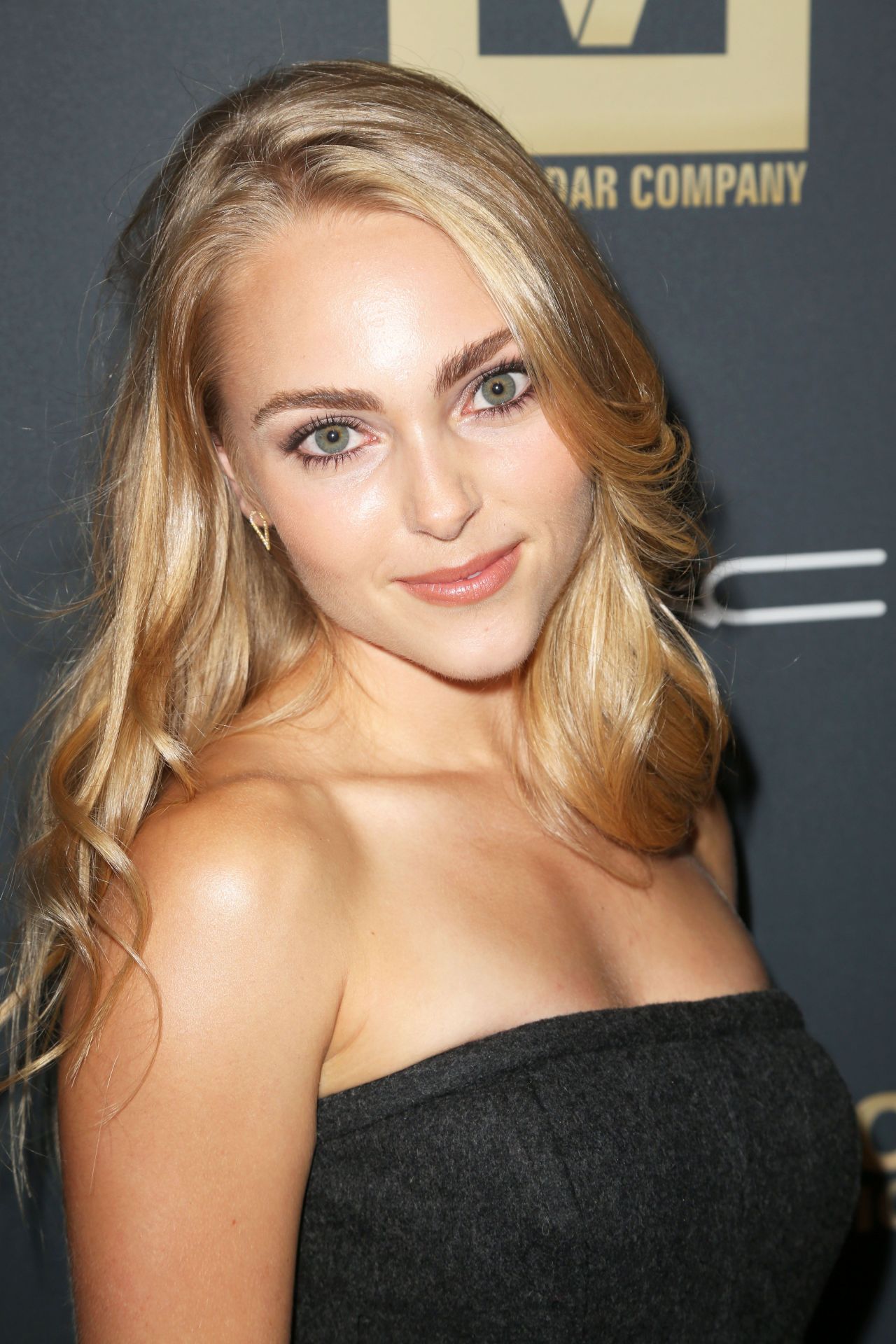 AnnaSophia Robb - Jeremy Scott: The People's Designer Premiere in New York