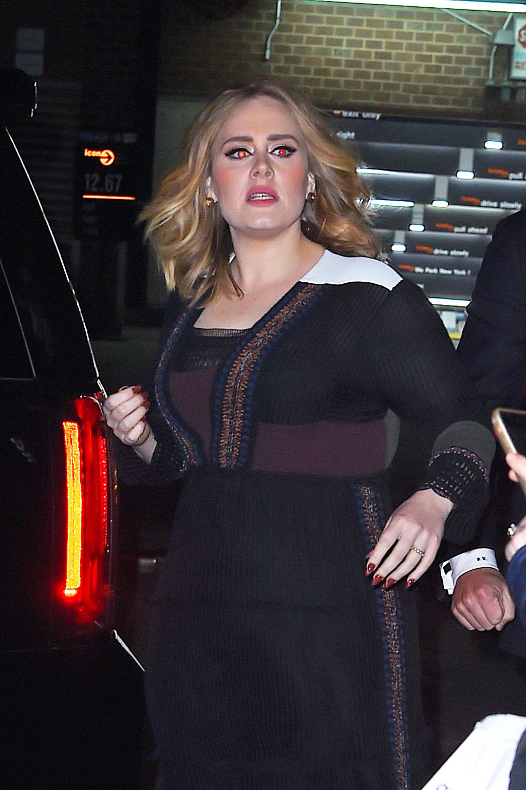 Adele â€“ Outside a Hotel in New York City, November 2015