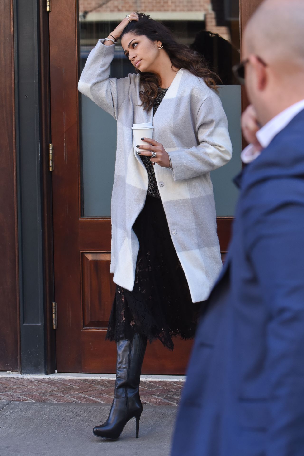 camila-alves-leaves-her-downtown-hotel-m