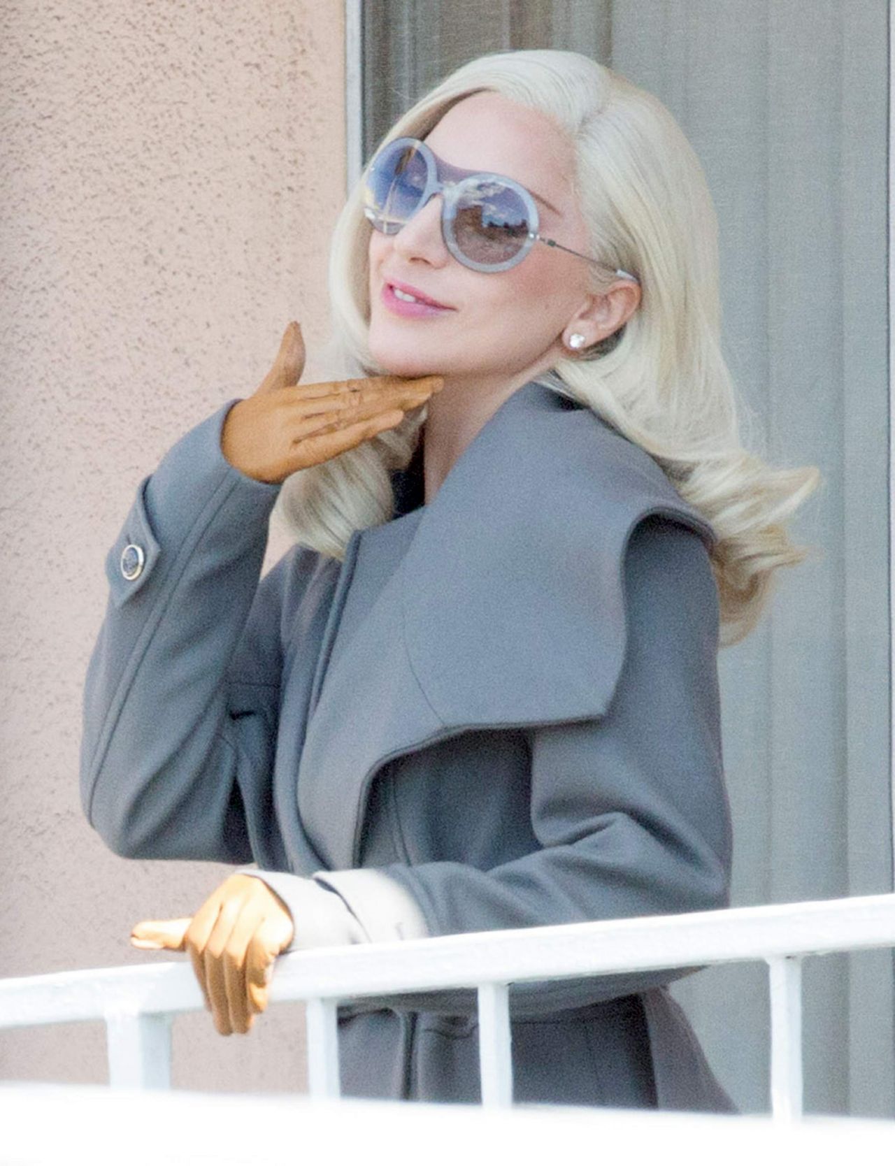 lady-gaga-on-set-for-american-horror-sto