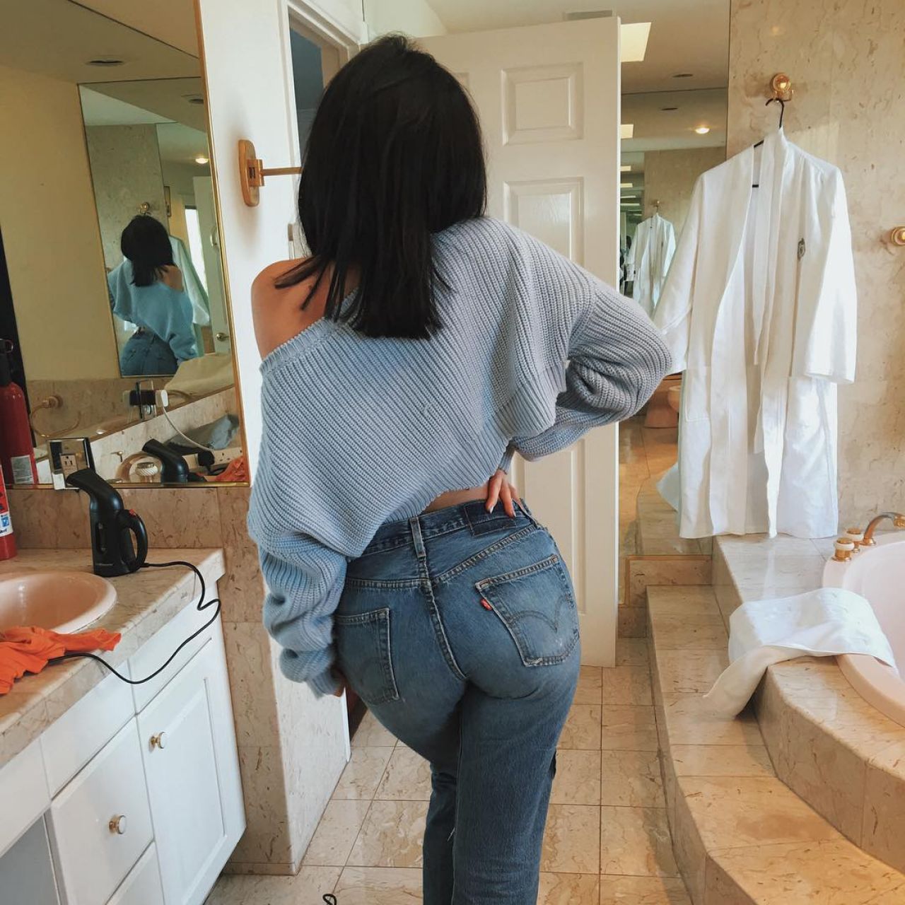Kylie Jenner Booty In Jeans Mirror Pics January Celebmafia