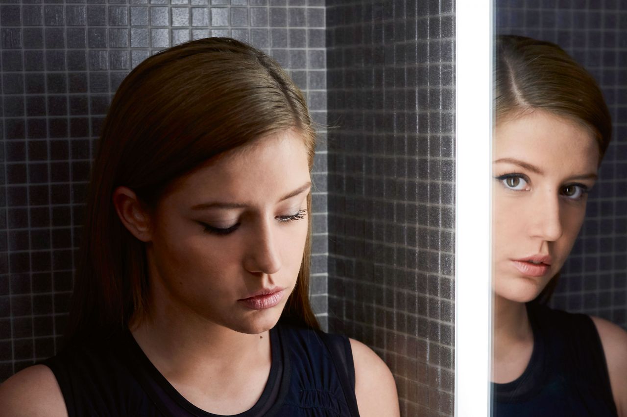 adele-exarchopoulos-photoshoot-april-201