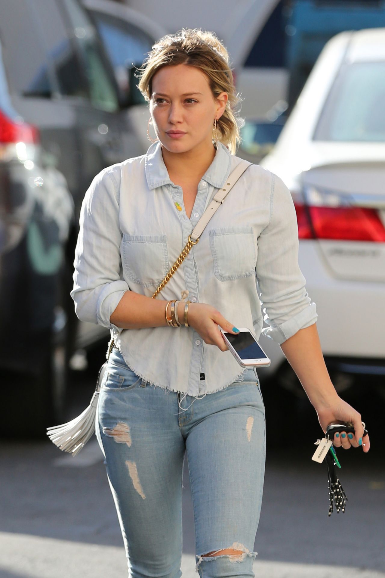 Hilary Duff Urban Outfit Visits The Nail Salon In