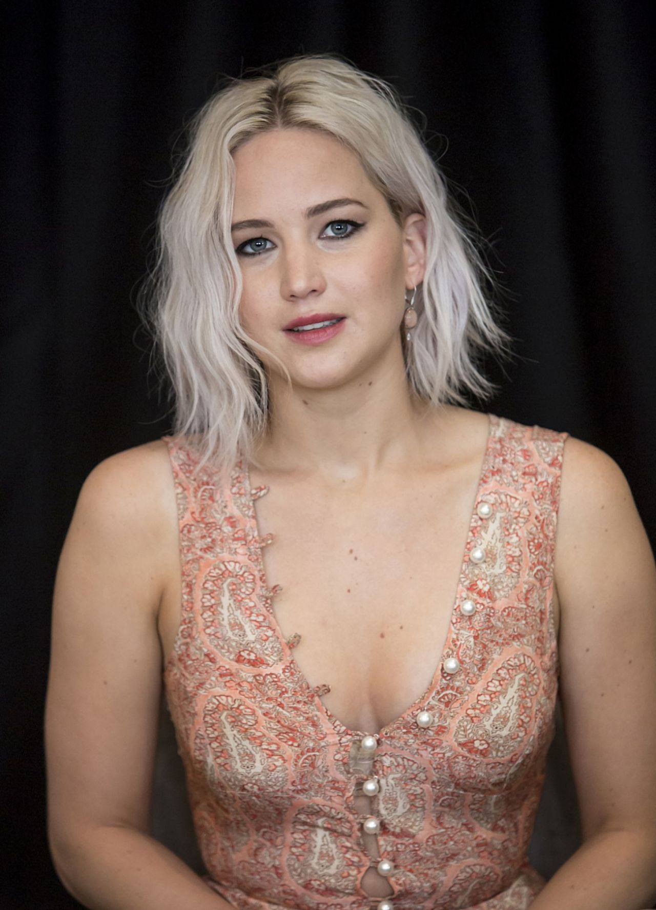 jennifer-lawrence-x-men-apocalypse-press-conference-in-london-5-9-2016-1.jpg