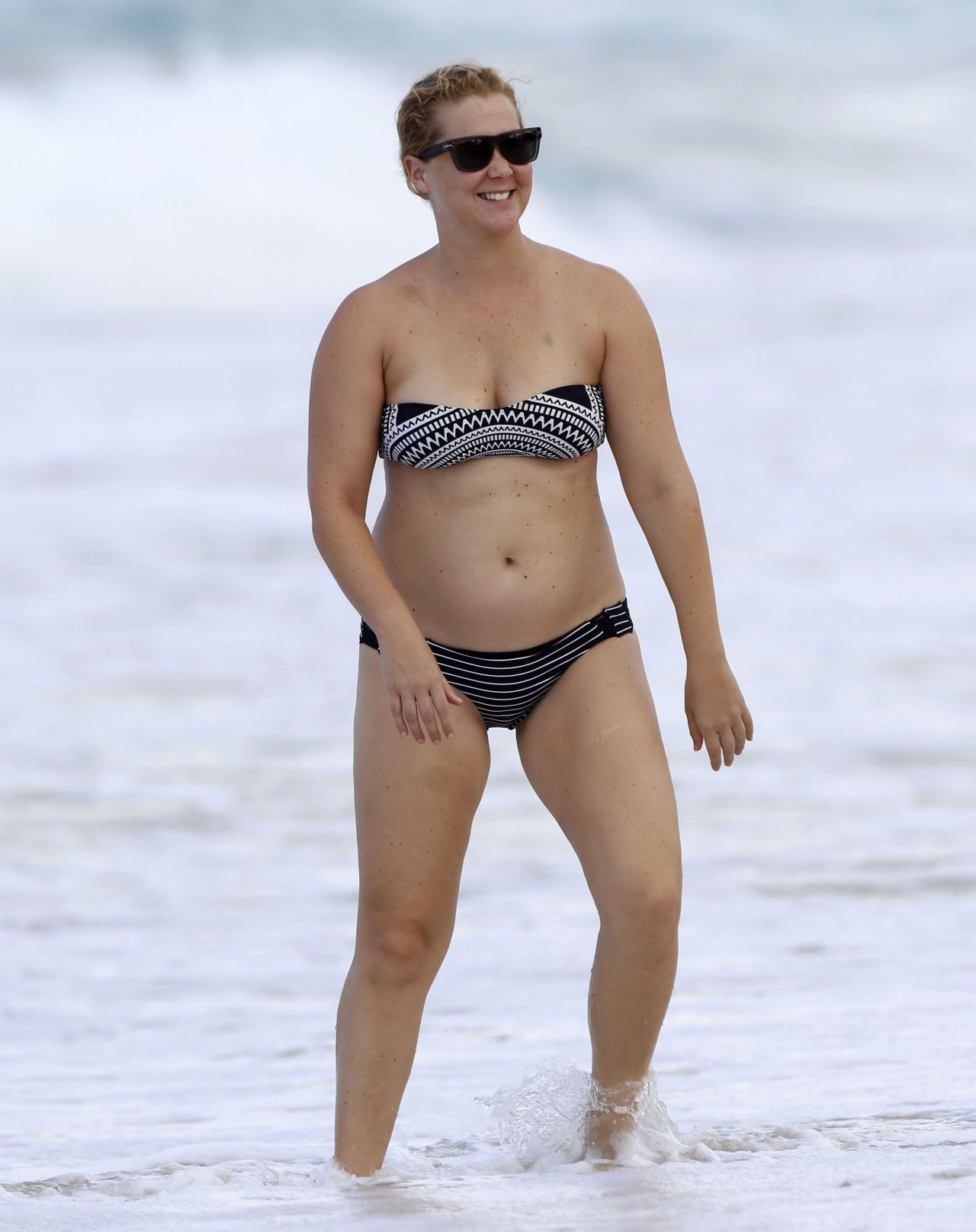 Amy Schumer In A Bikini At A Beach In Hawaii Celebmafia