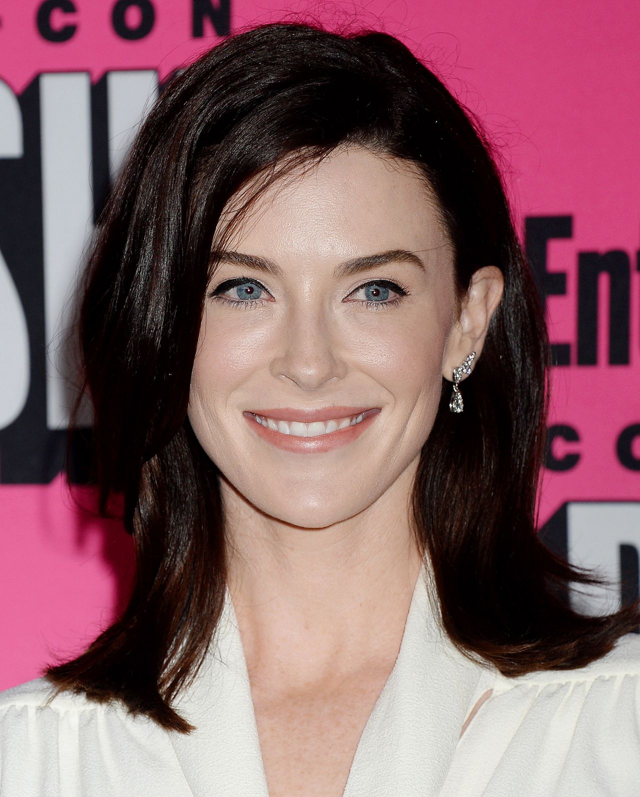 Sexy Beautiful Babes Bridget Regan Entertainment Weeklys Comic Con 