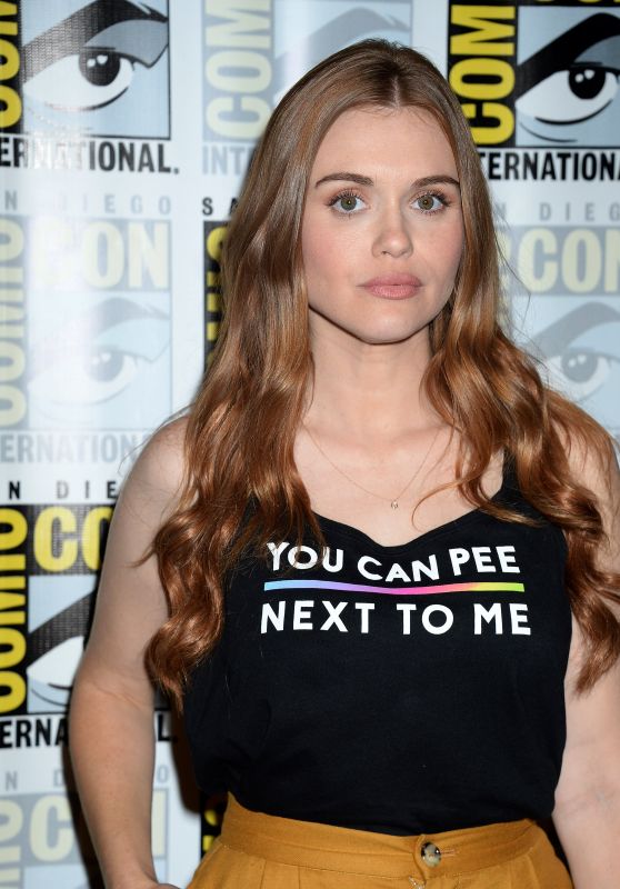 Holland Roden Teen Wolf Press Line At Comic Con In San Diego 7 21 2016