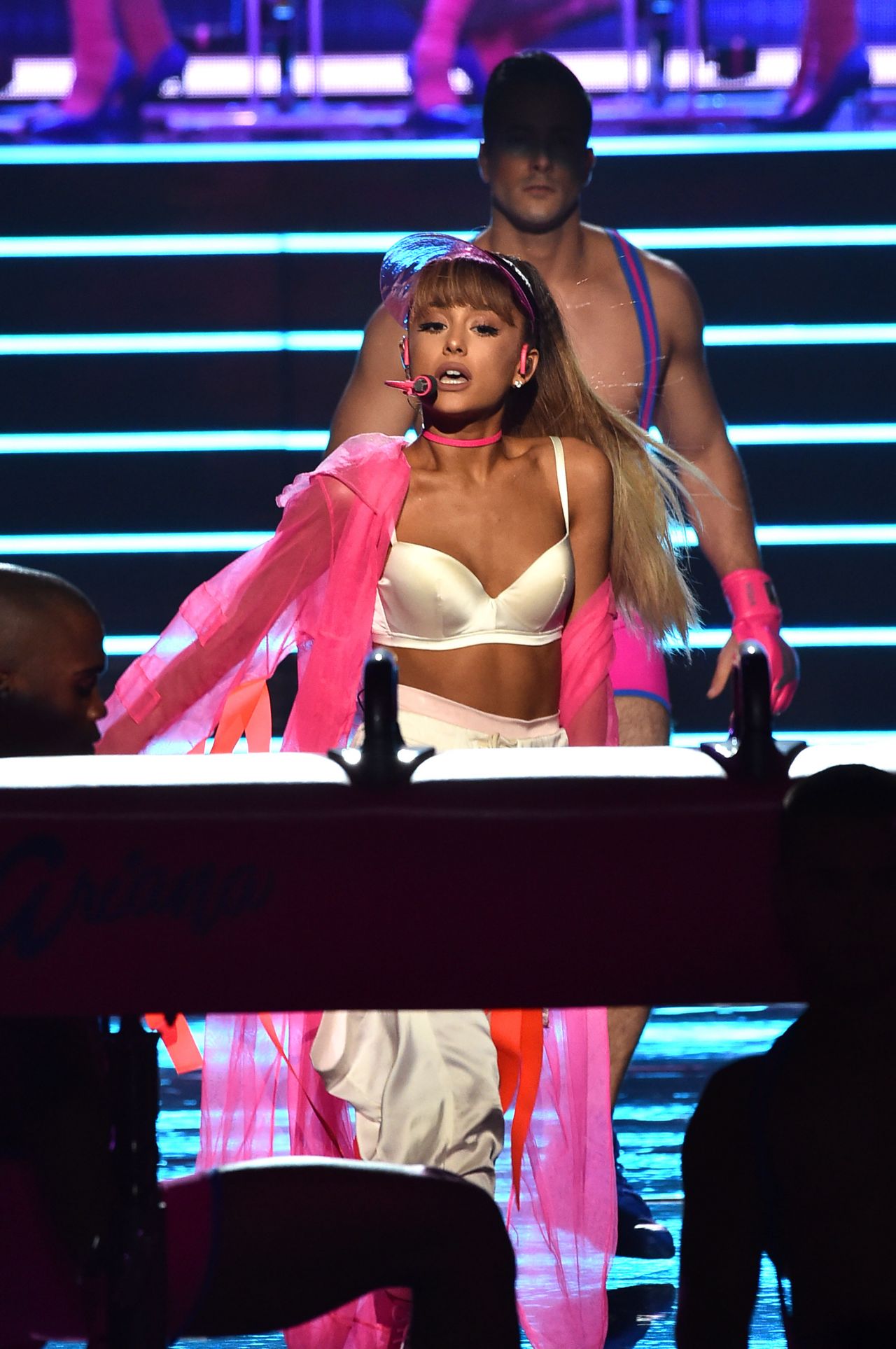 Ariana Grande Performs At Mtv Video Music Awards In Nyc Celebmafia