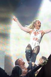 Britney Spears Performs at the Apple Music Festival in London 9/27/2016 