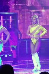 Britney Spears Performs at the Apple Music Festival in London 9/27/2016 