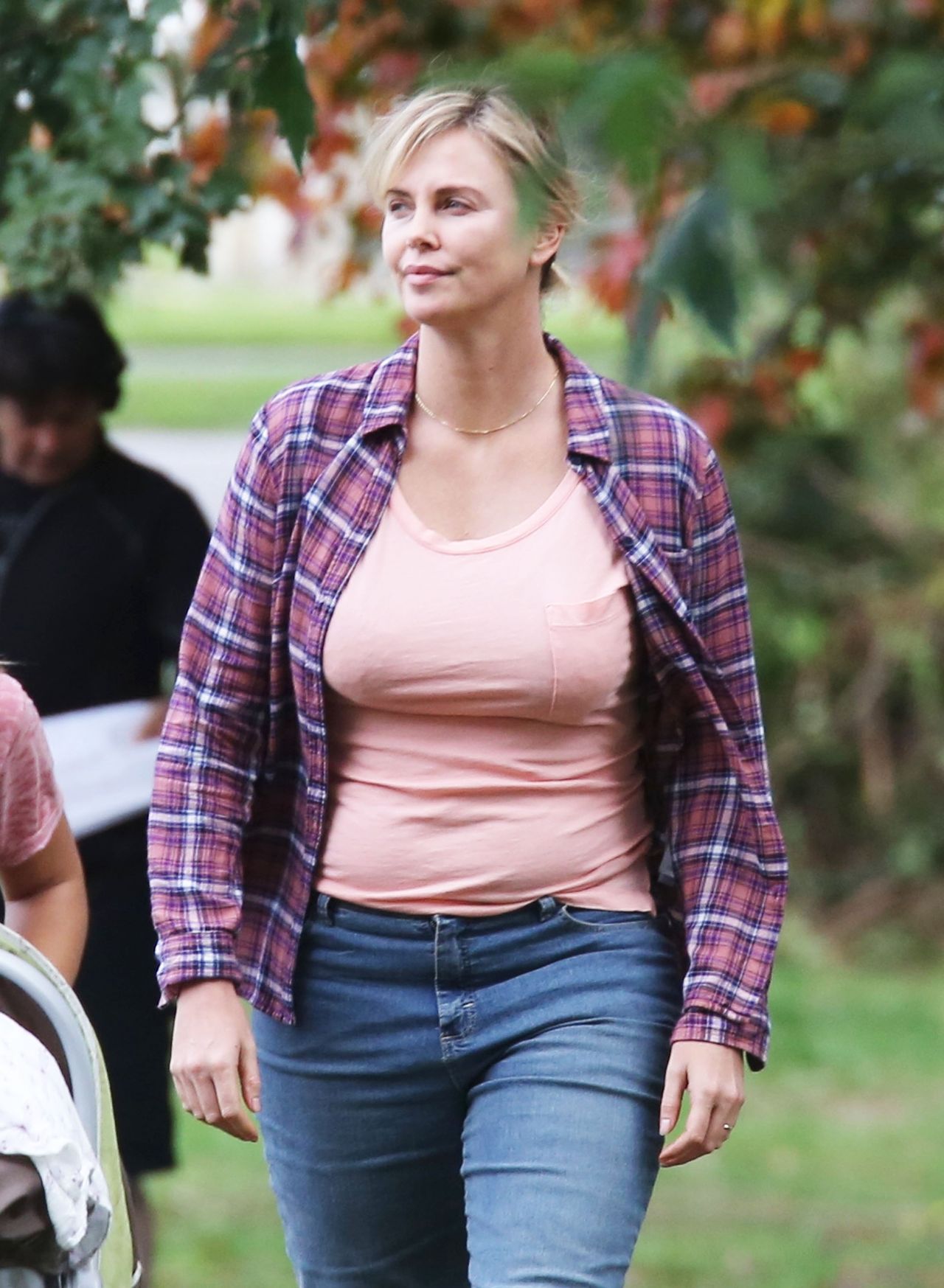 Sexy Beautiful Babes Charlize Theron On The Set Of ‘tully’ In