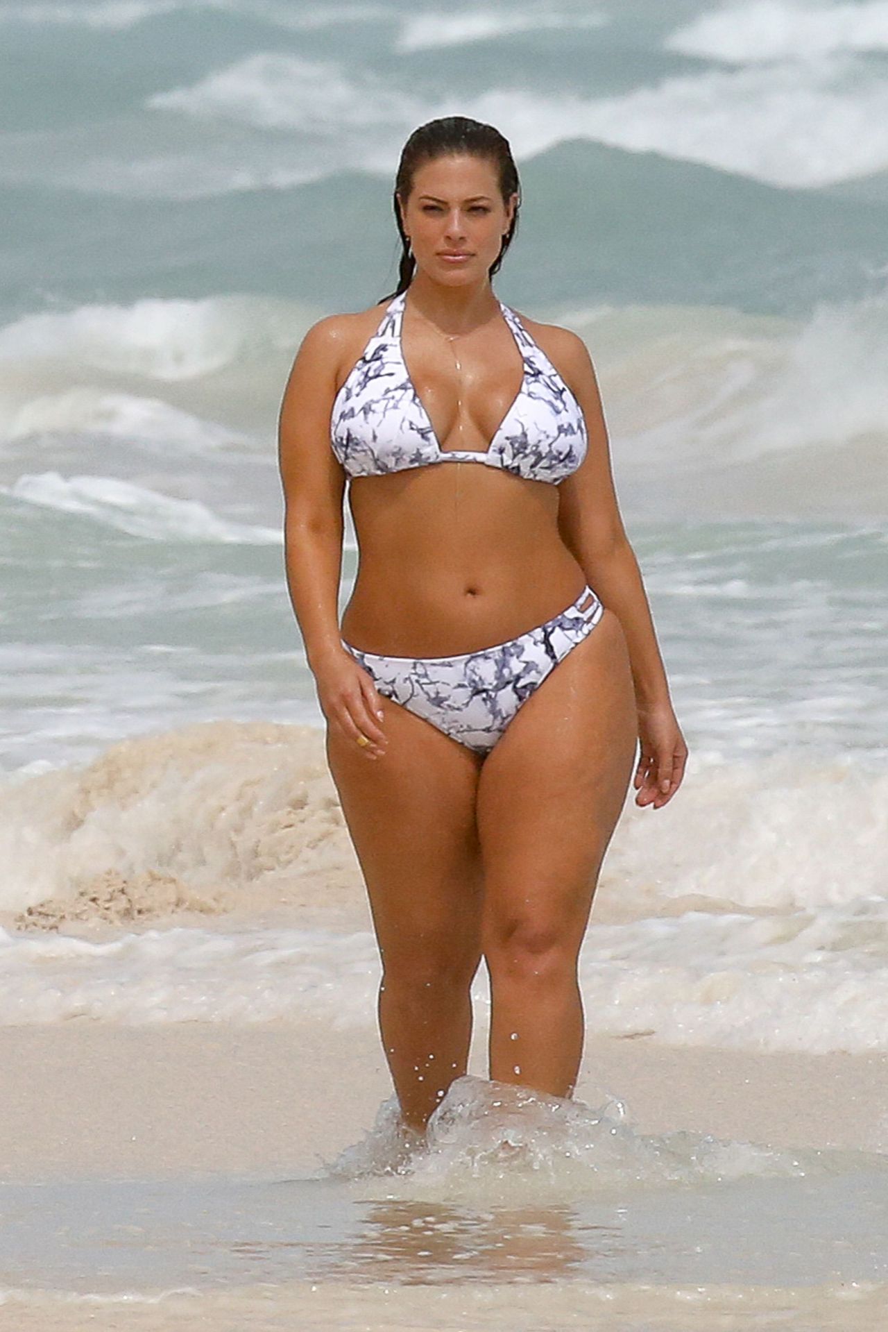 Ashley Graham Shows Off Her Bikini Body Cancun Mexico 1028 2016 