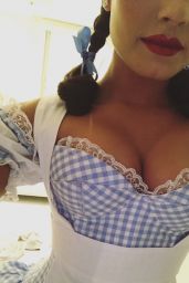 Demi Lovato in Dorothy Costume - Halloween Party 10/29/ 2016