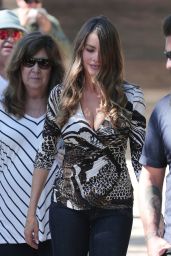 Sofia Vergara on the Set of Modern Family in Los Angeles 10/10/2016