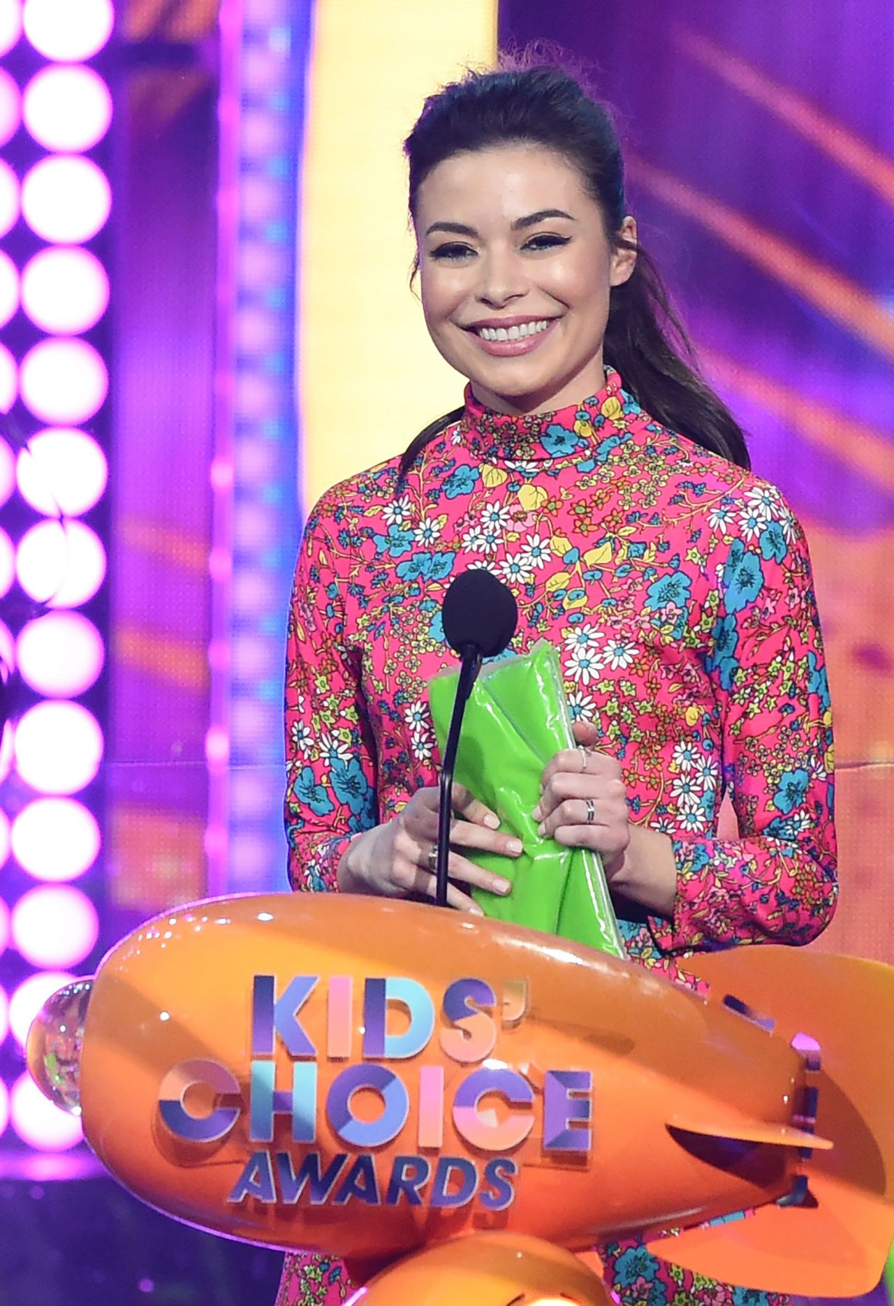 FAMOSOS&+ FOTOS Miranda Cosgrove en los Nickelodeon’s Kids’ Choice Awards