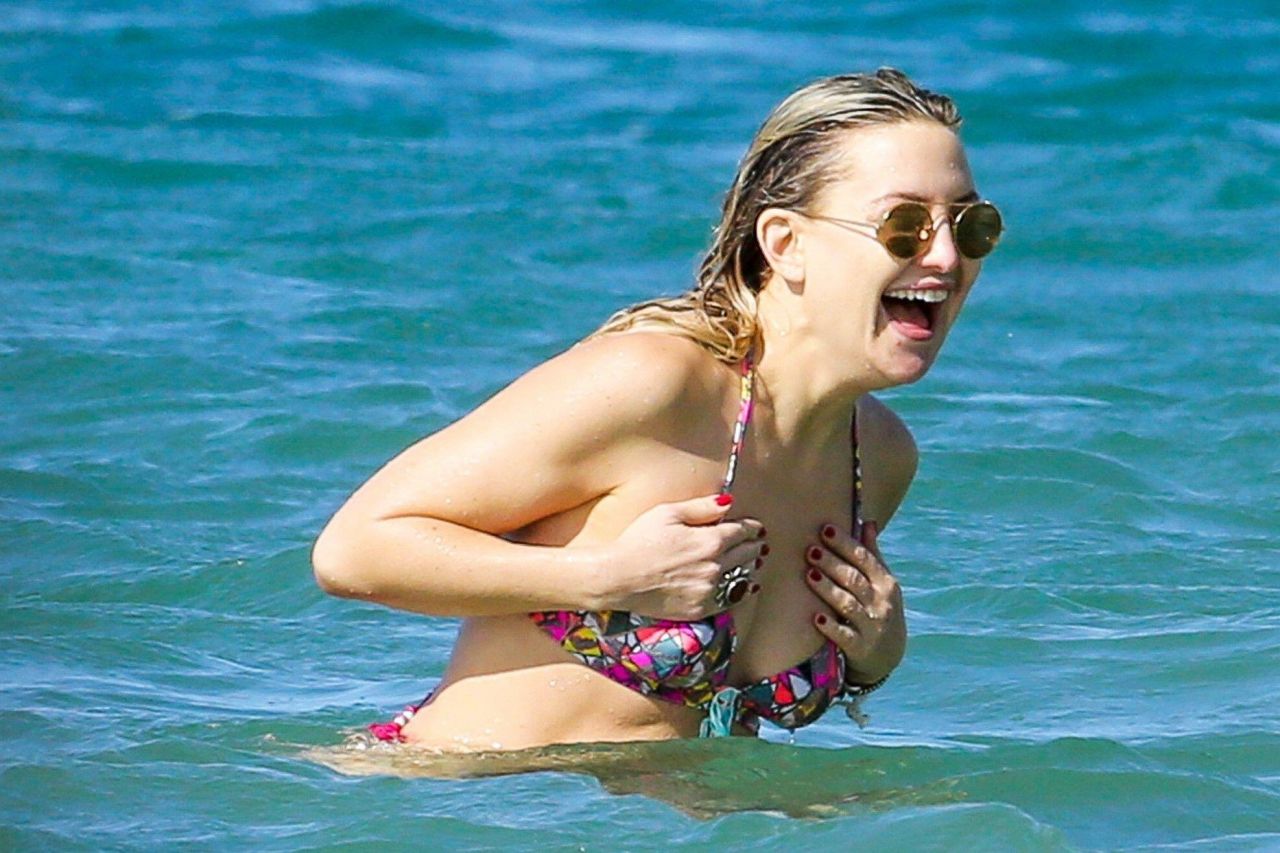Kate Hudson In Bikini At A Beach In Hawaii