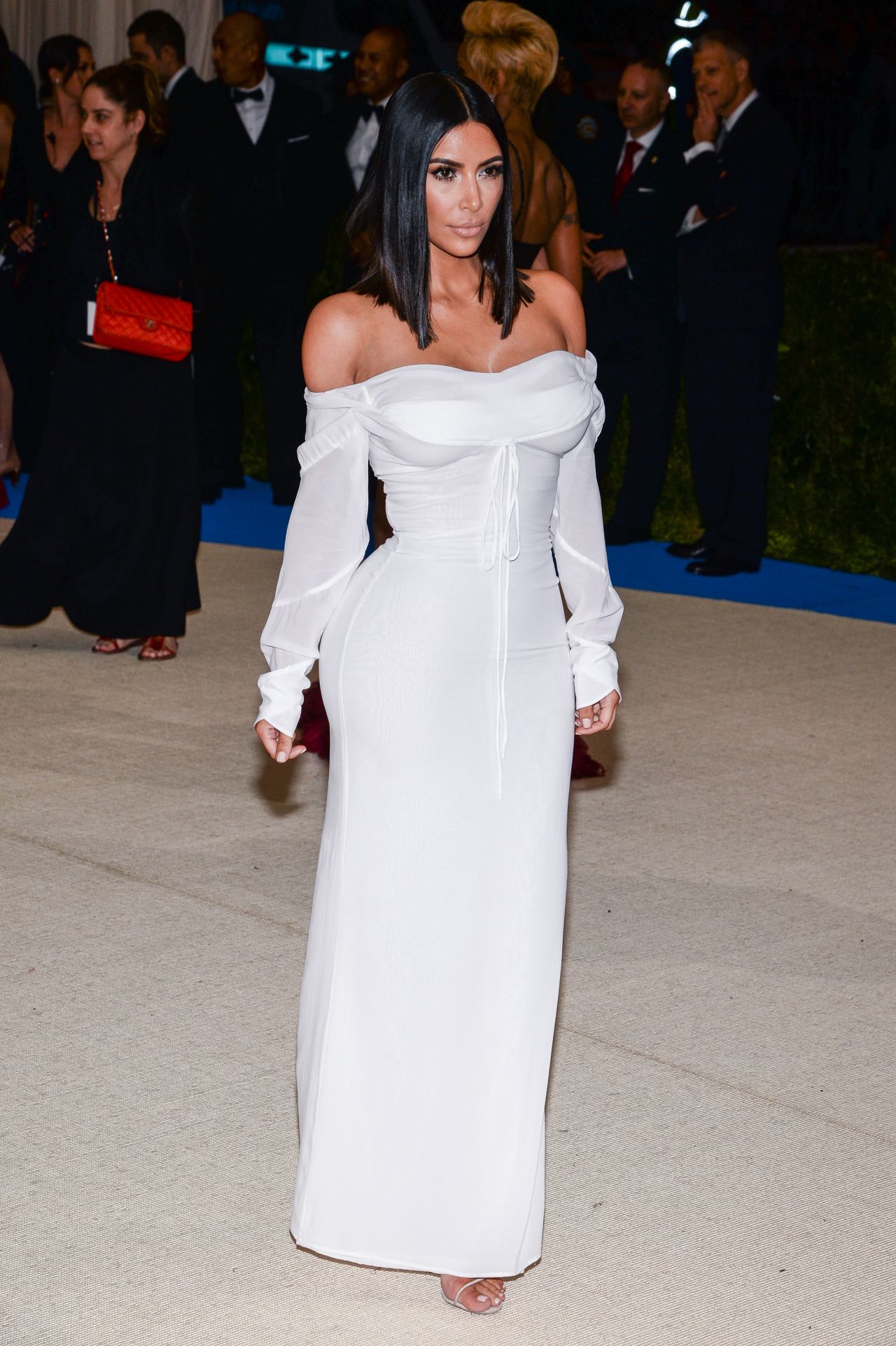 kim-kardashian-at-met-gala-in-new-york-05-01-2017-7.jpg