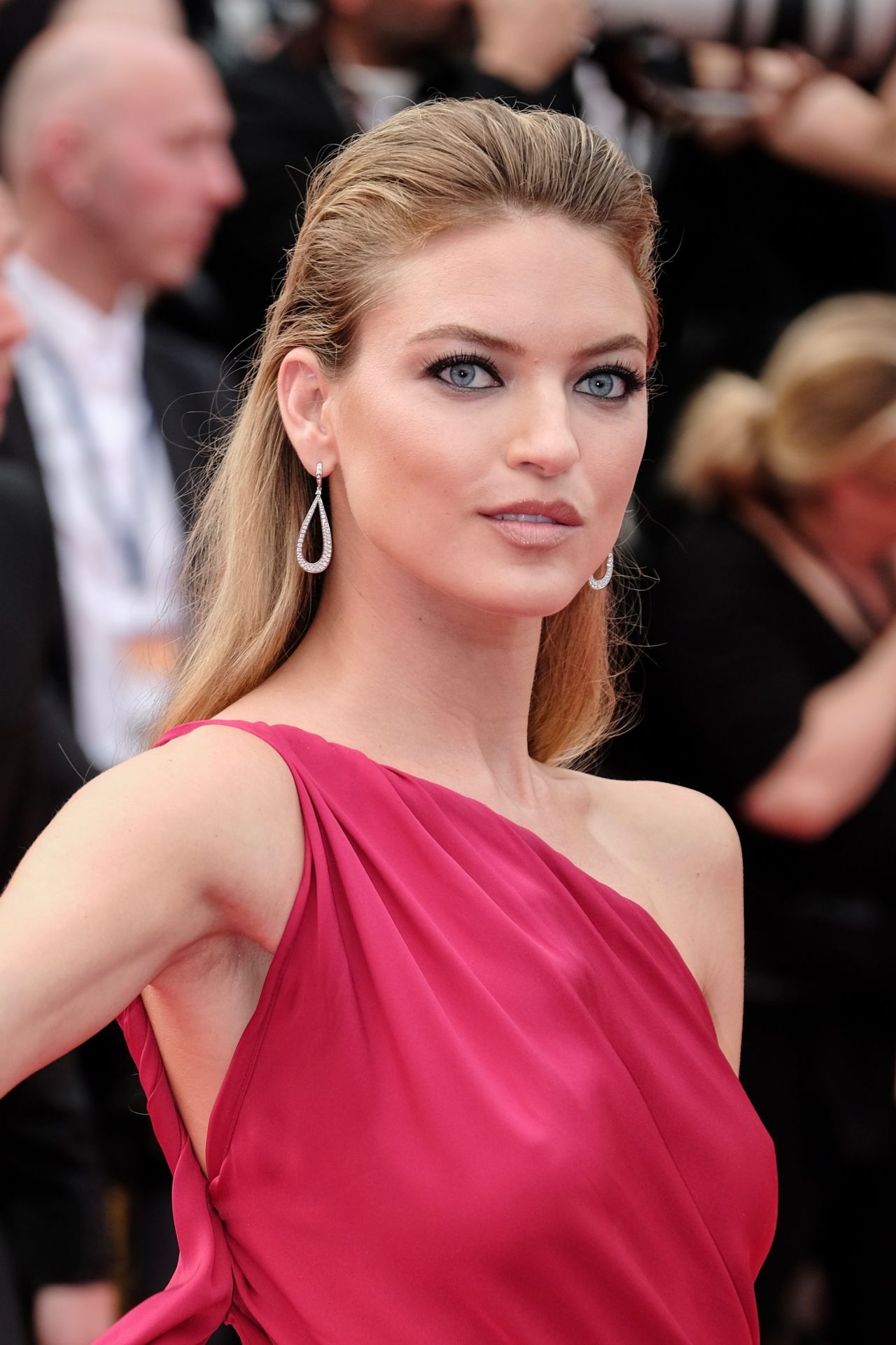 [Image: martha-hunt-the-double-lover-premiere-at...2017-1.jpg]