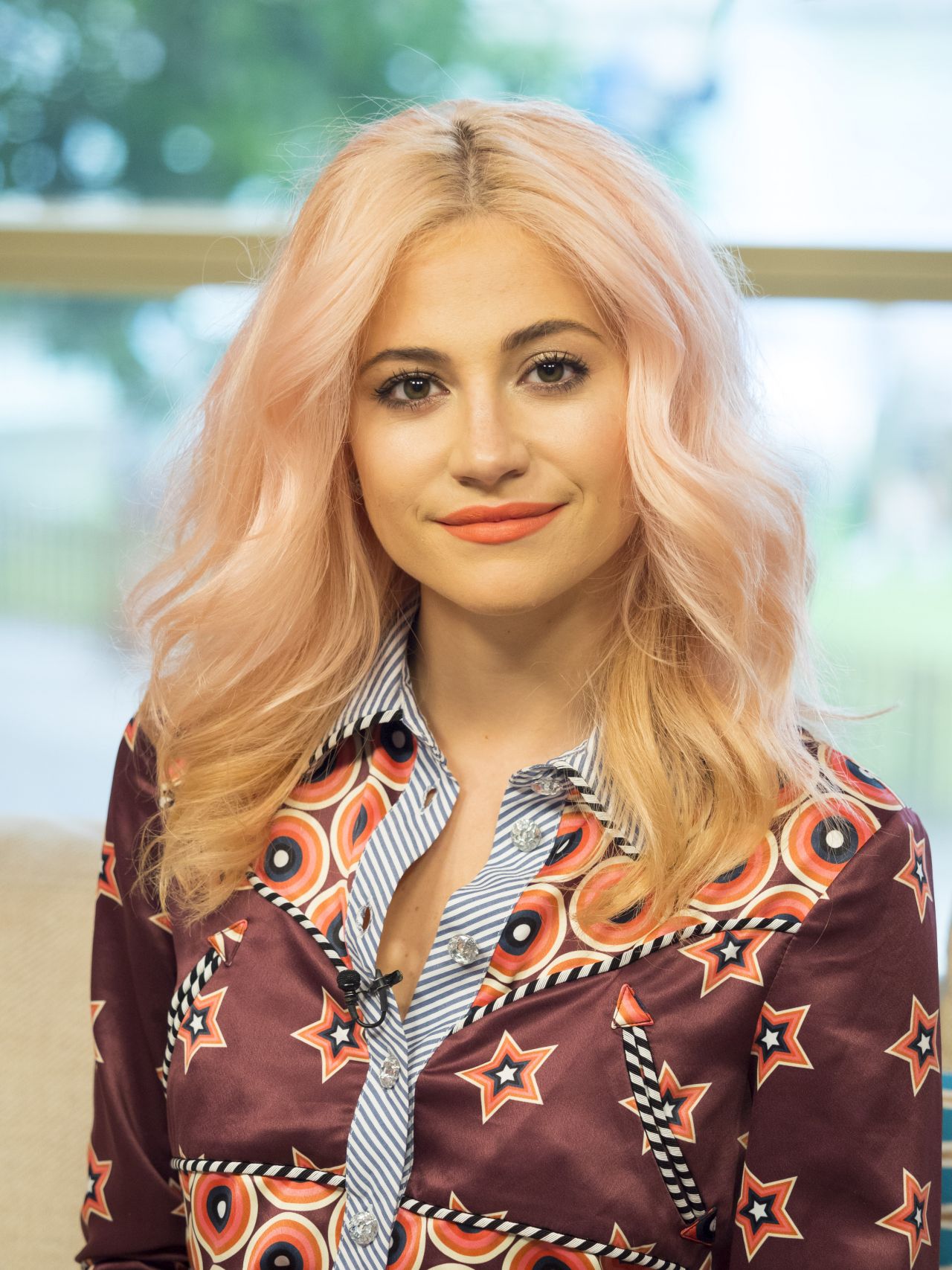 Pixie Lott - Appeared on This Morning Show in London 07/12/2017