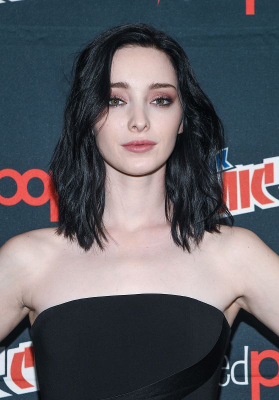 http://celebmafia.com/wp-content/uploads/2017/10/emma-dumont-the-gifted-press-line-at-new-york-comic-con-10-08-2017-3_thumbnail.jpg