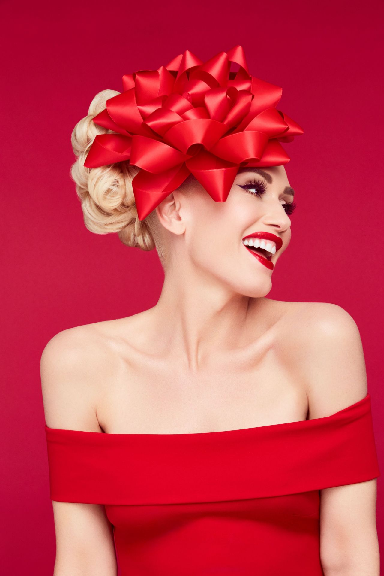 Gwen Stefani - You Make It Feel Like Christmas Photoshoot