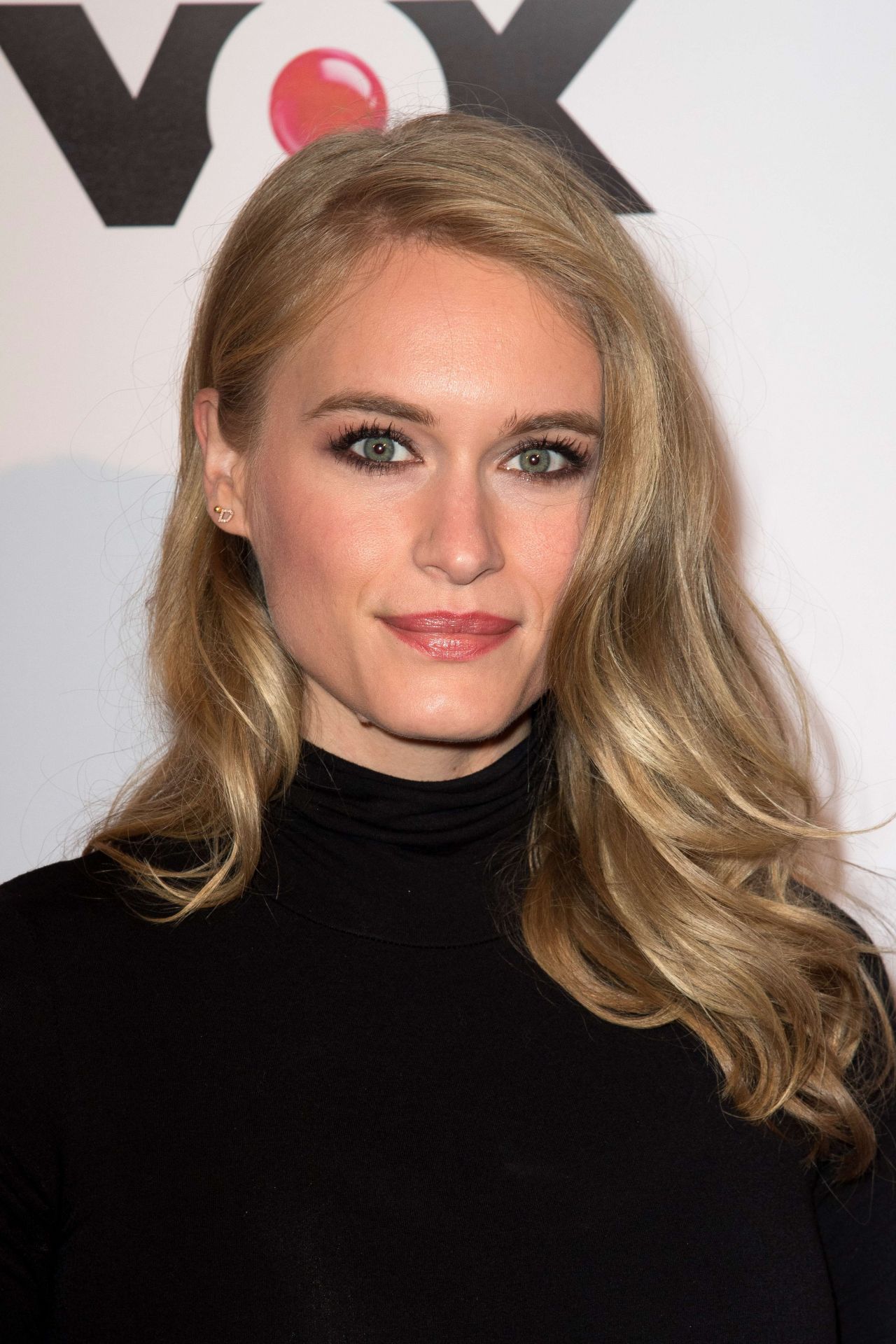 leven-rambin-gone-tv-series-photocall-in-paris-12-13-2017