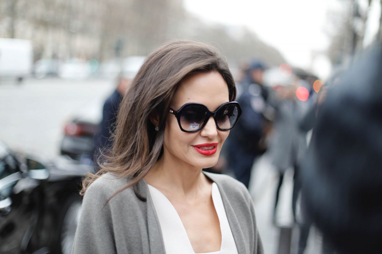 Angelina Jolie Goes to Guerlain Perfumes Shop on the Champs Elysées