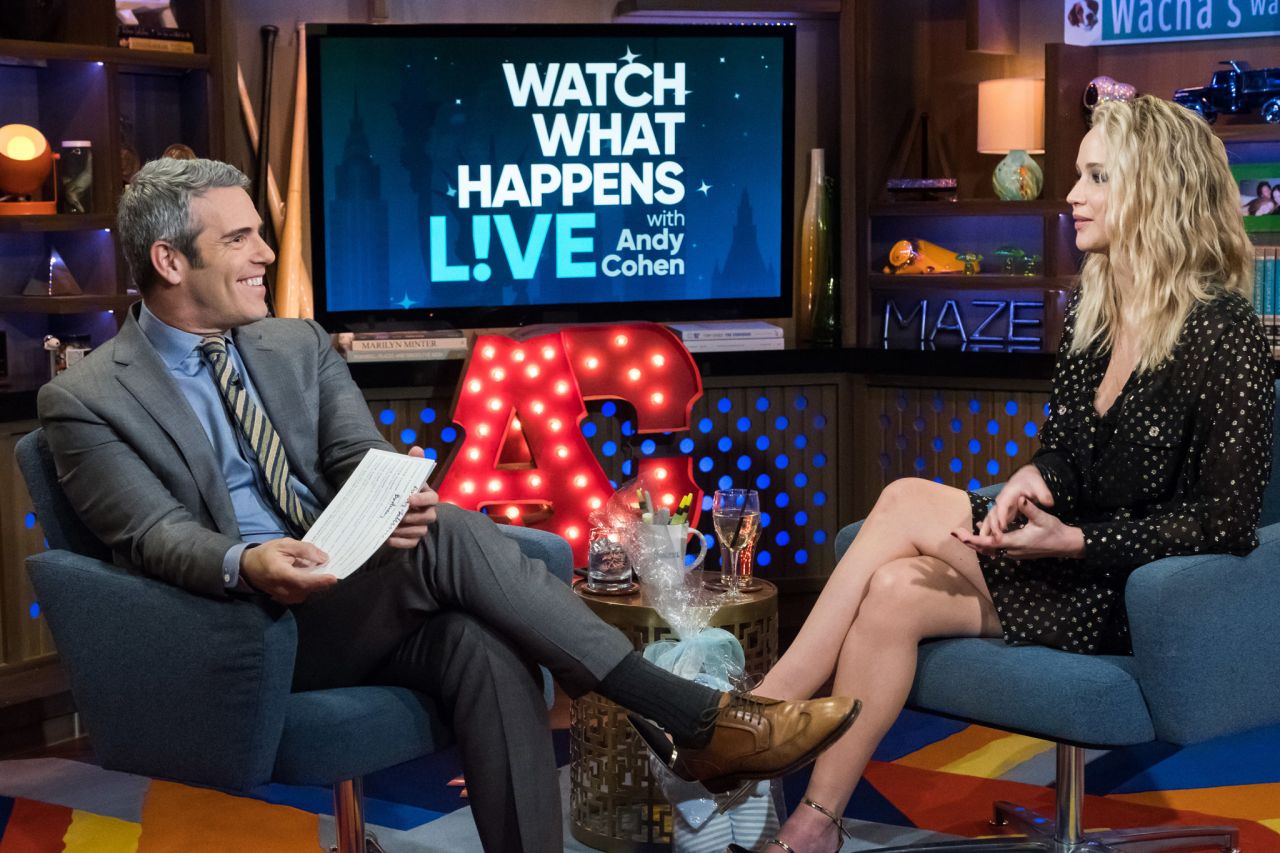 Kate Hudson in a Belly Shirt - Watch What Happens Live 