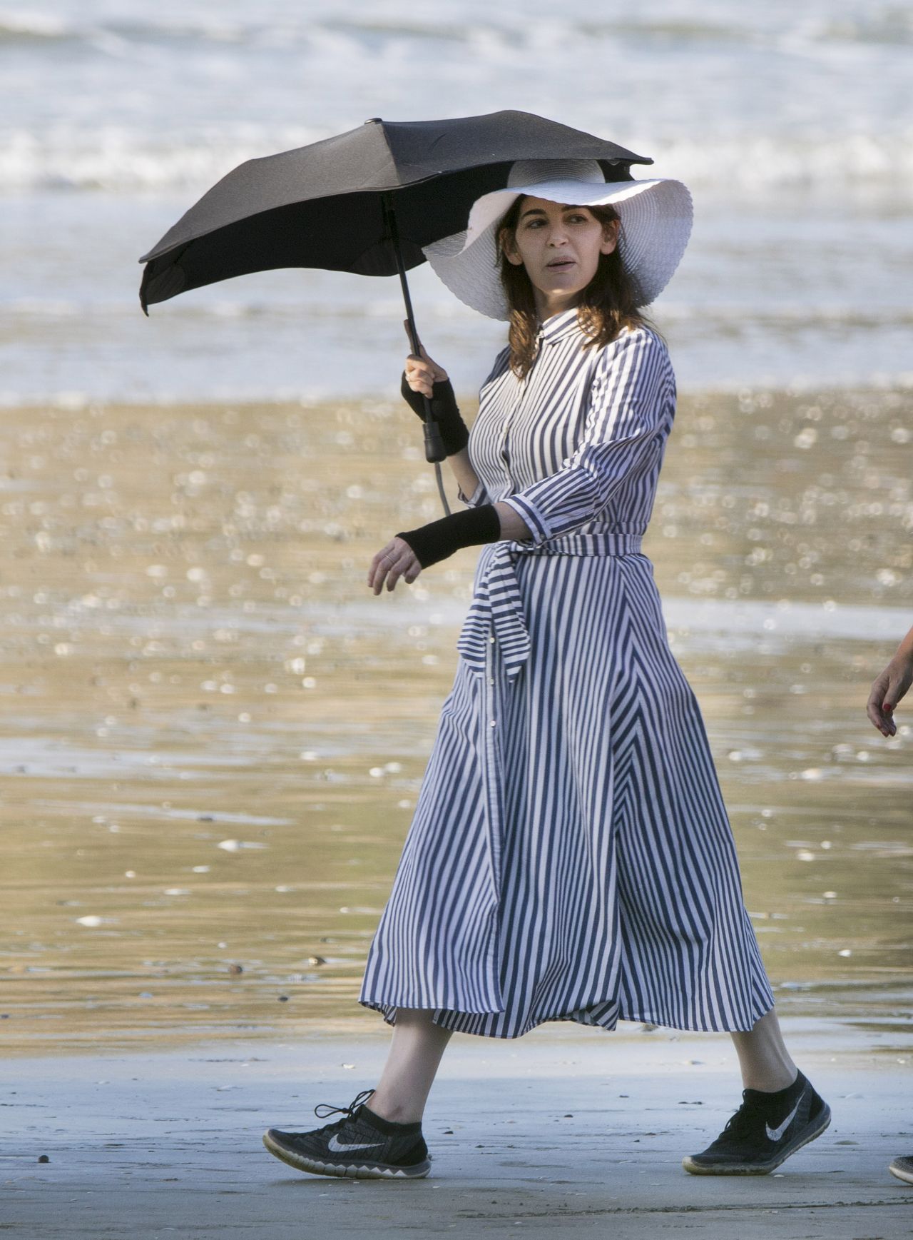Nigella Lawson Covers Up On A Sunny Day At The Beach In Auckland