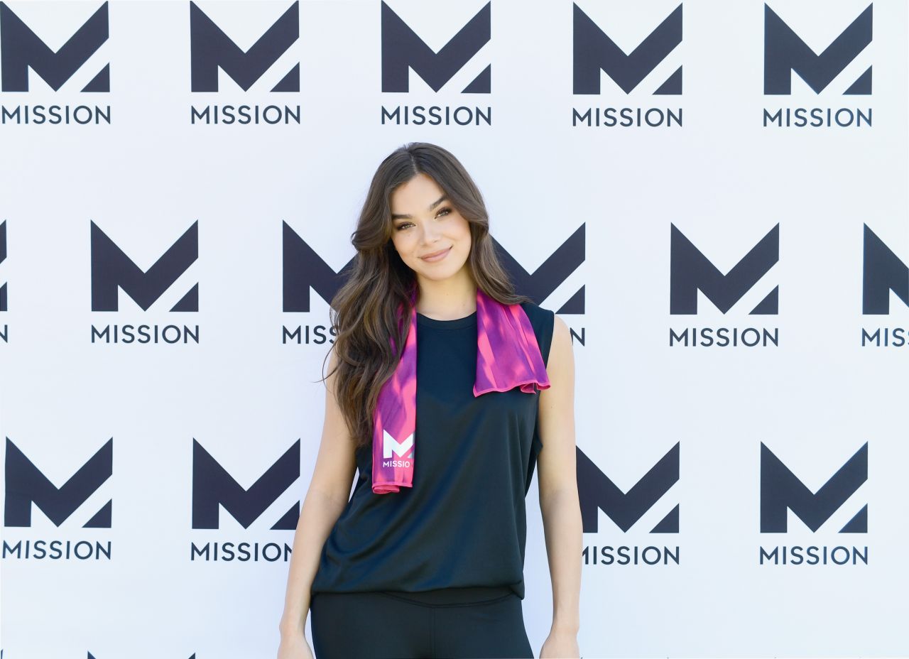 Hailee Steinfeld | Page 38 | the Fashion Spot