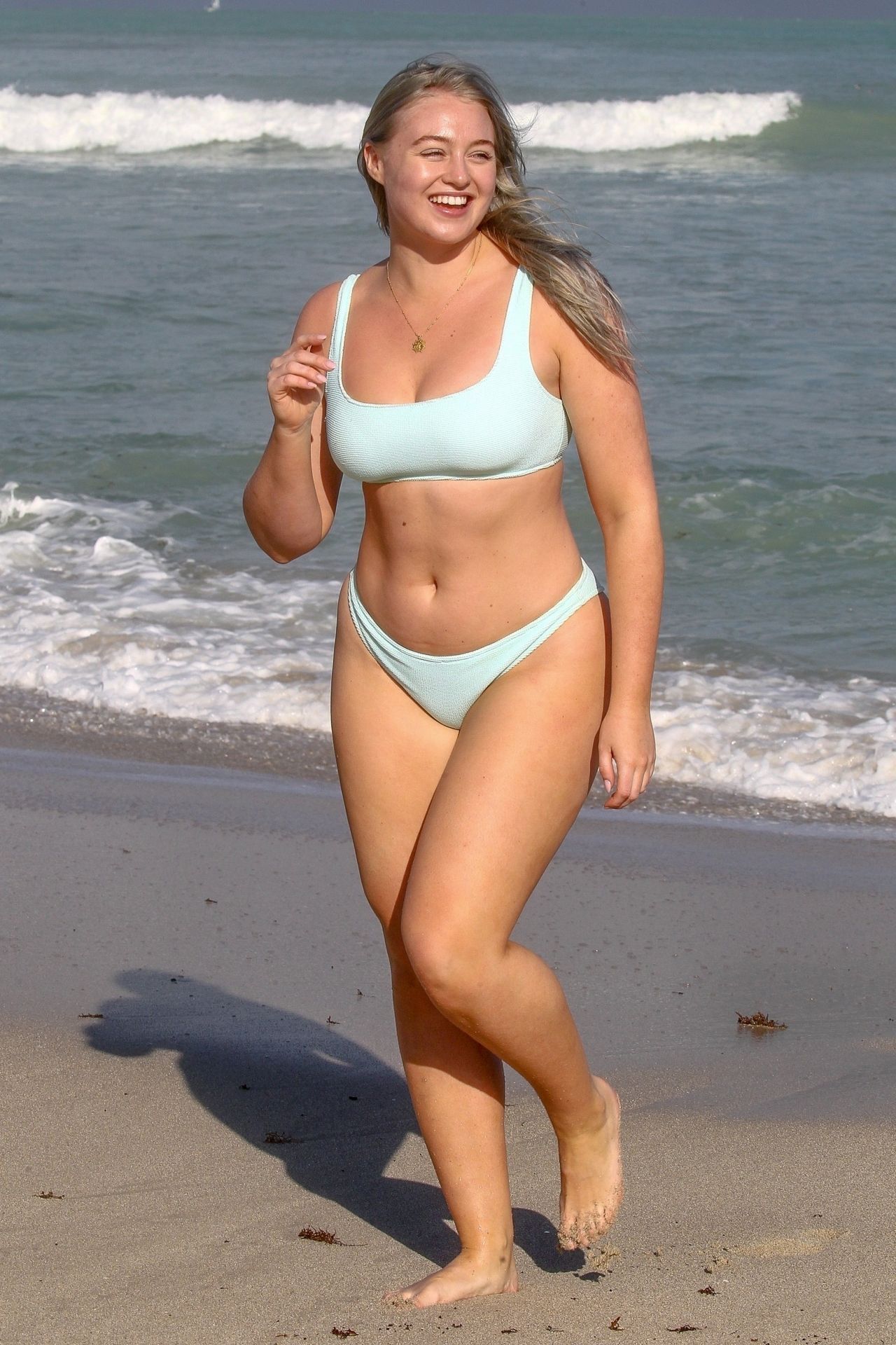 Iskra Lawrence In Pastel Bikini On The Beach In Miami 01 28 2019