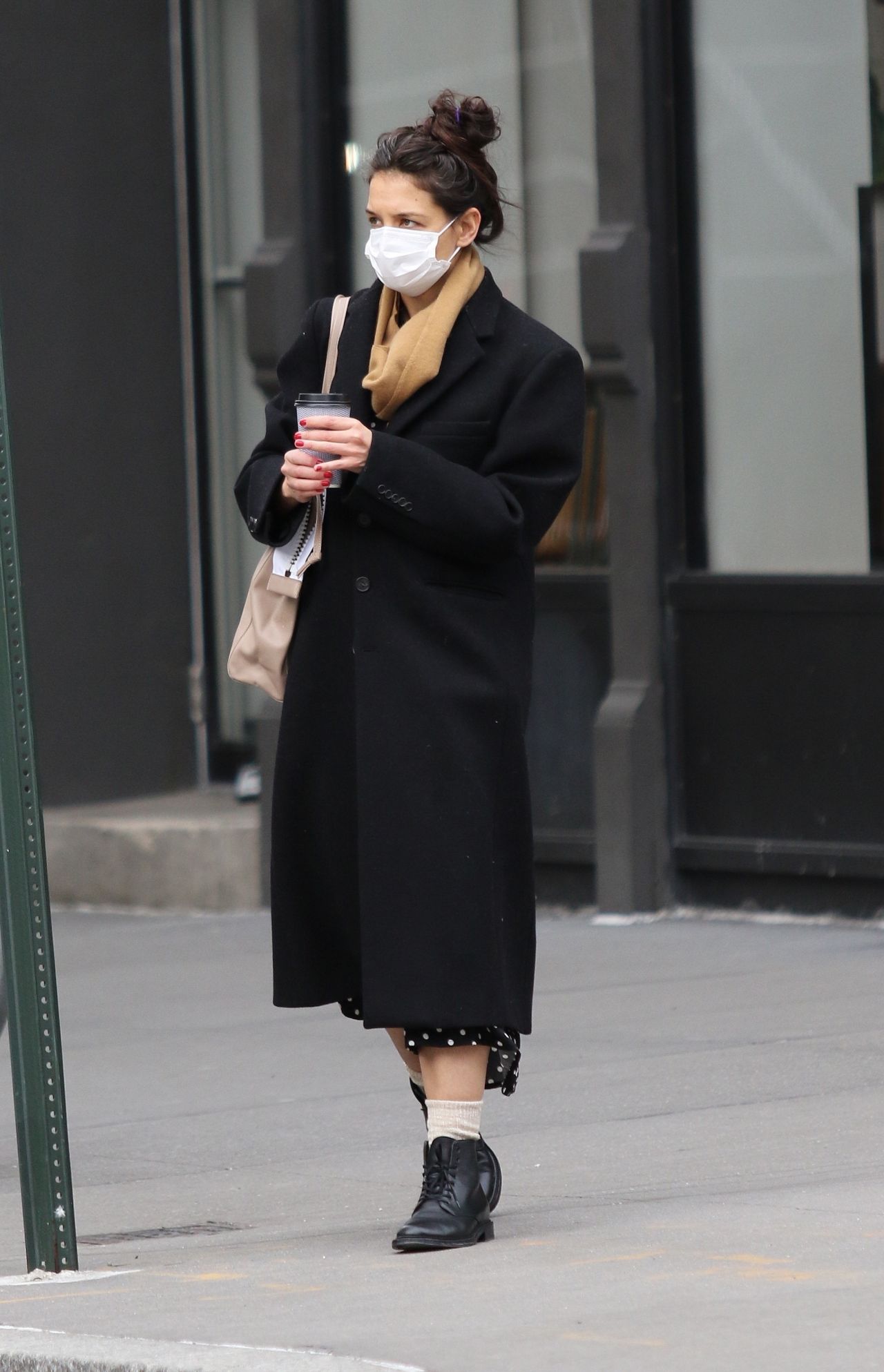 Katie Holmes Out In NY 12 30 2020 CelebMafia