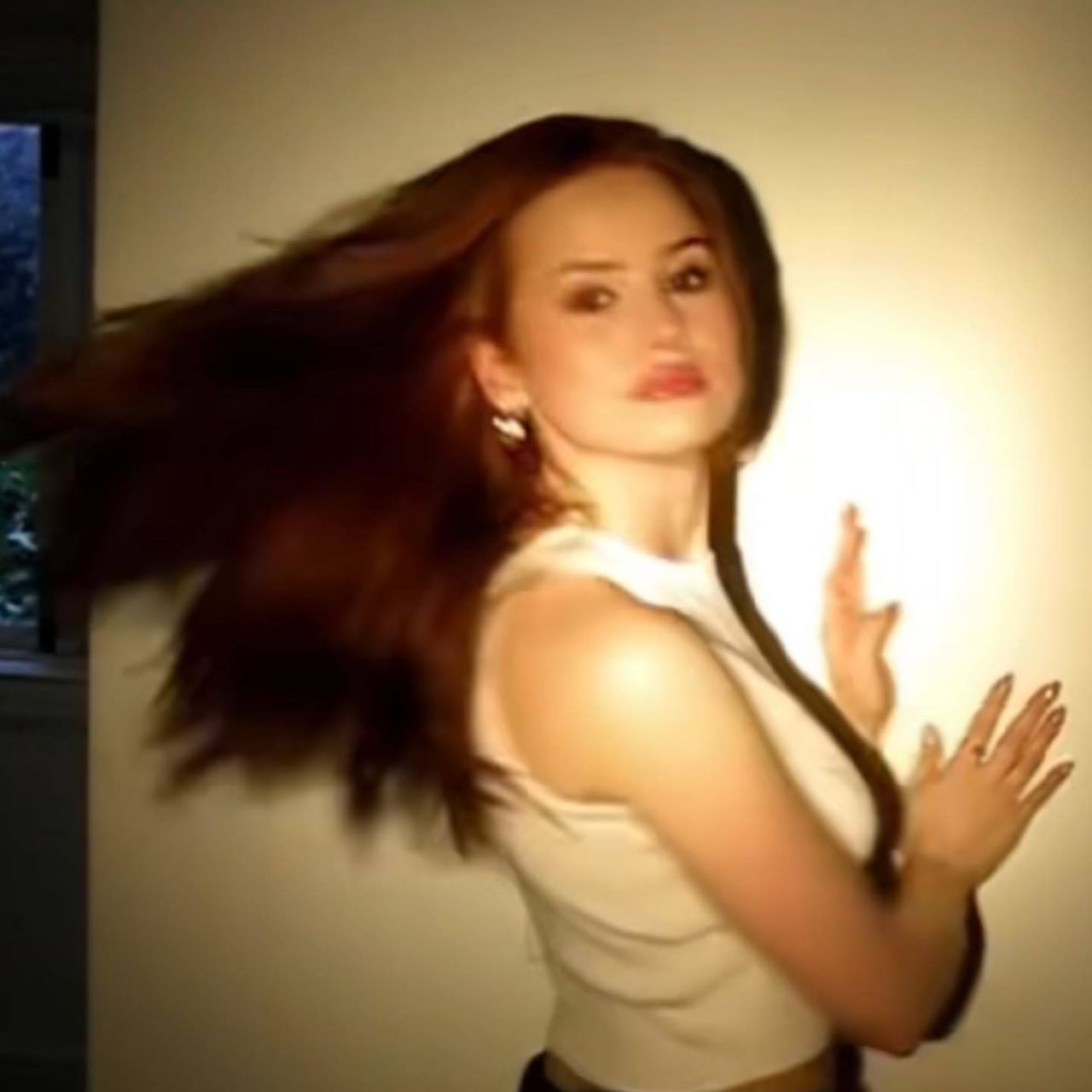 Madelaine Petsch Página 14 abroparaguas