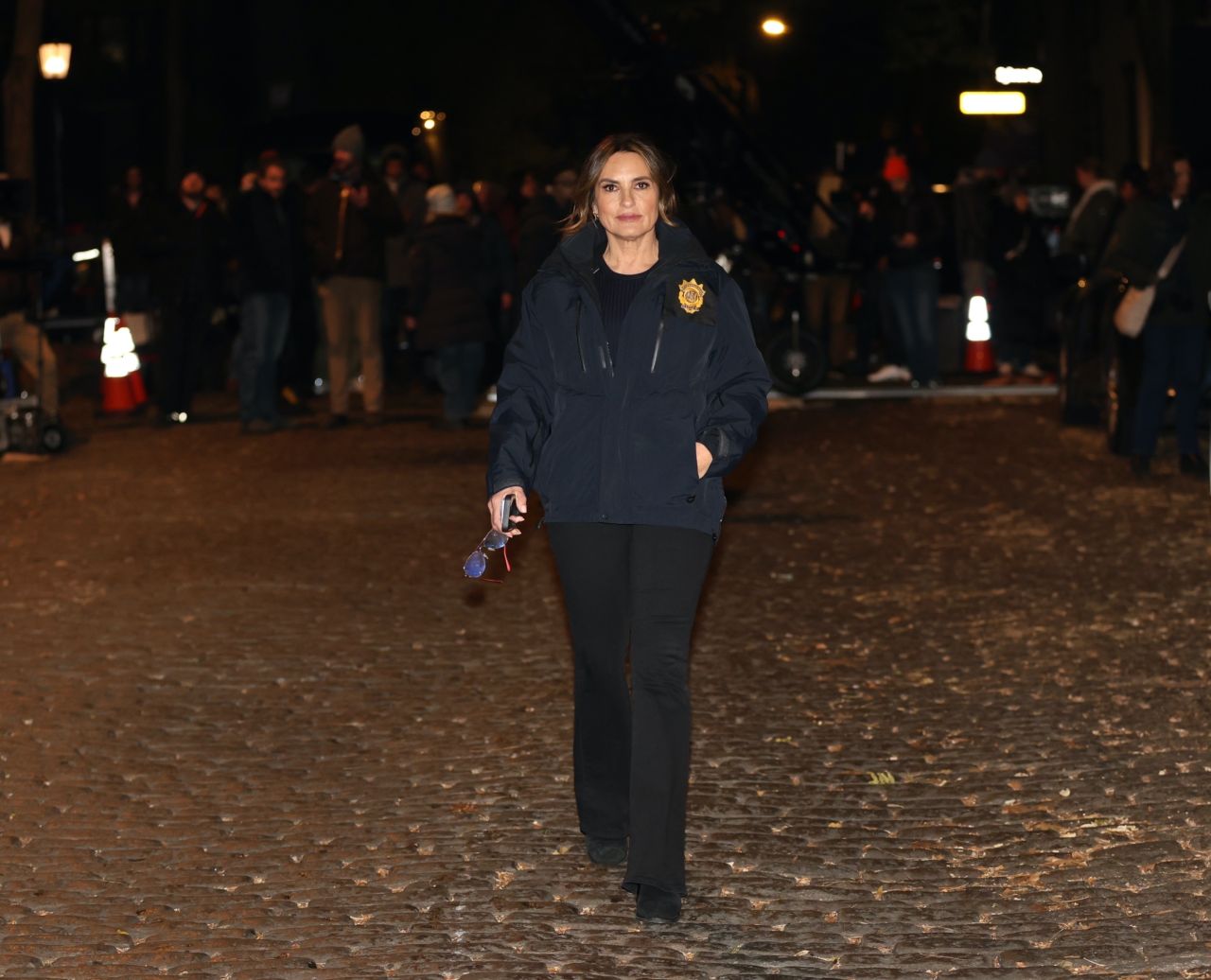 Mariska Hargitay On The Set Of Law Order Svu Celebmafia