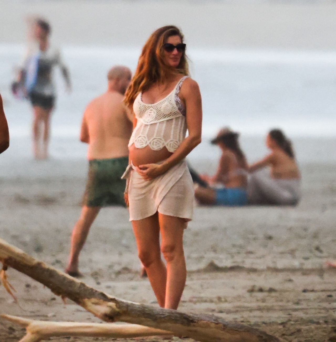 Gisele B Ndchen Spotted With Joaquim Valente In Costa Rica