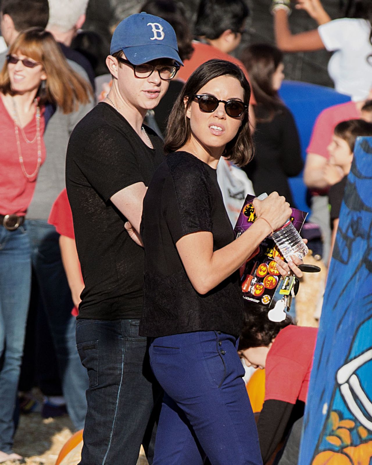 Aubrey Plaza in Jeans at a Pumpkin Patch in Los Angeles