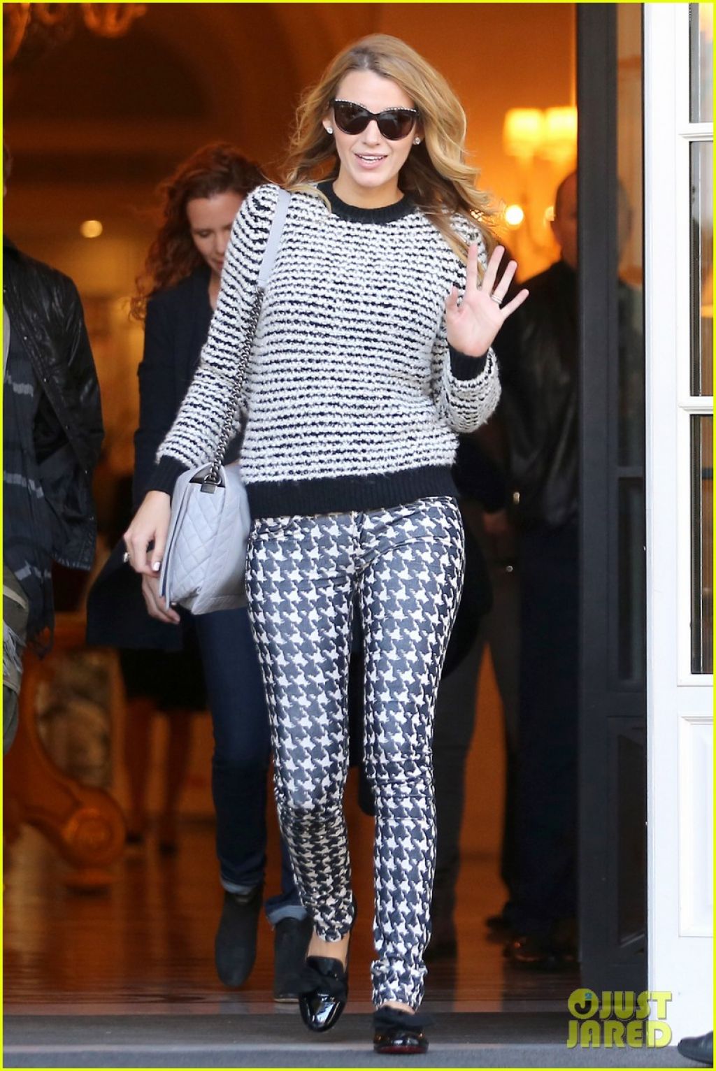 Blake Lively Street Style - Leaving her hotel in Paris • CelebMafia