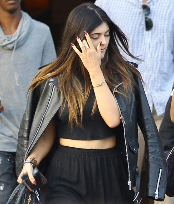 kendall-and-kylie-jenner-street-style-at-fred-segal-in-los-angeles_68