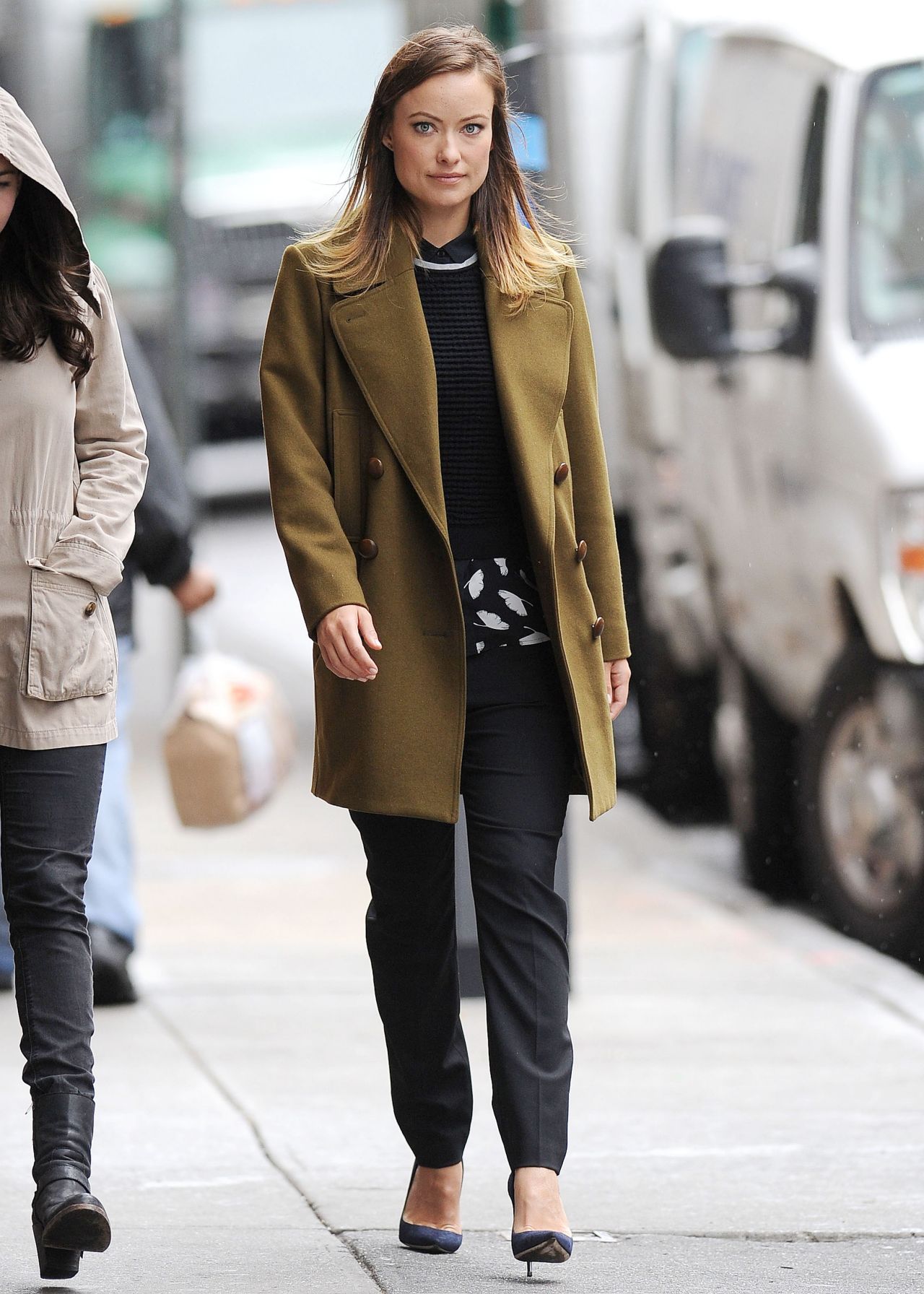 Olivia Wilde Street Style - Caught in a Rain Shower, New York City ...