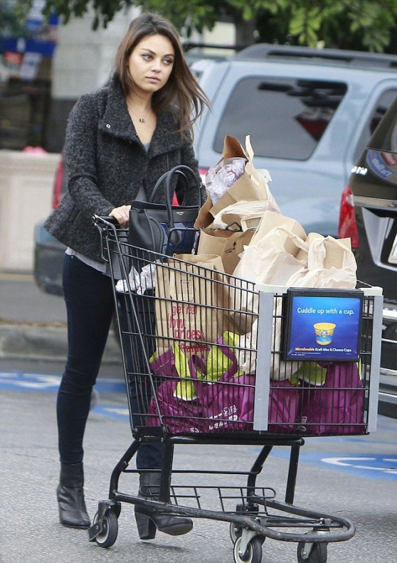 Mila Kunis Street Style -  in Jeans at the supermarket in Los Angeles - November 2013