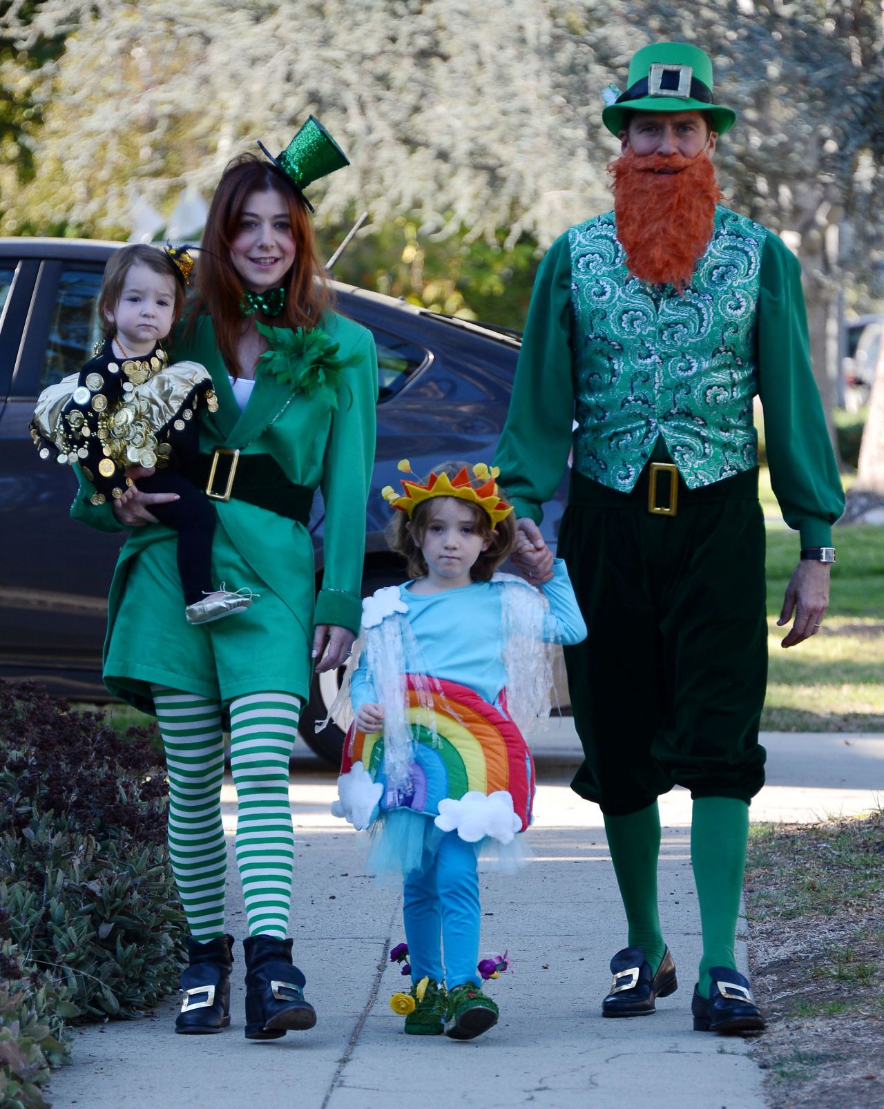 Alyson Hannigan Celebrates Halloween as she Strolls in Brentwood With ...